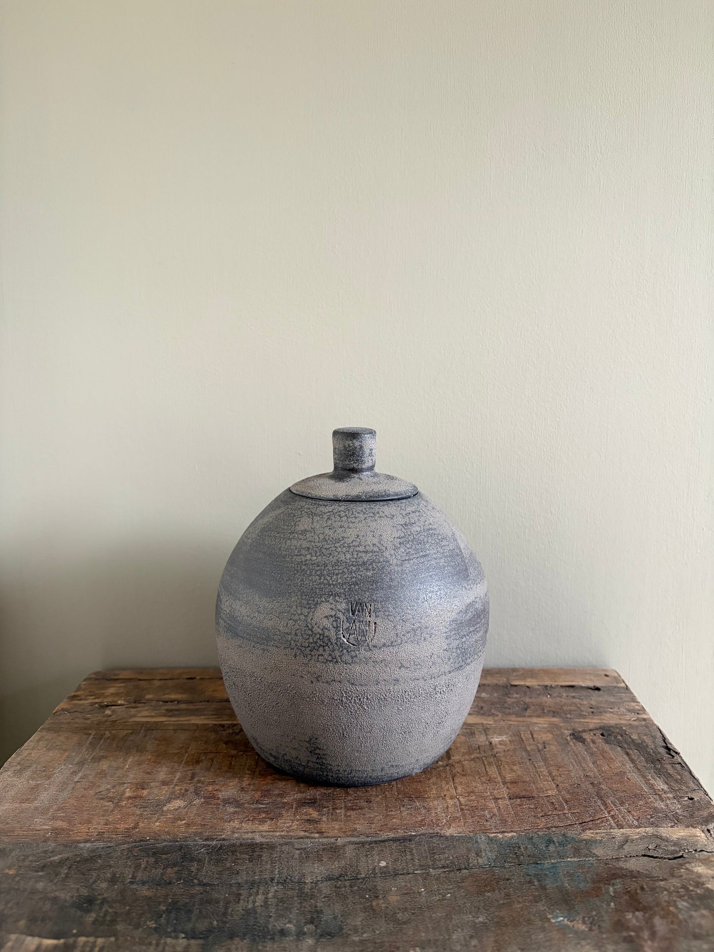 Pot grijs mat met deksel groot