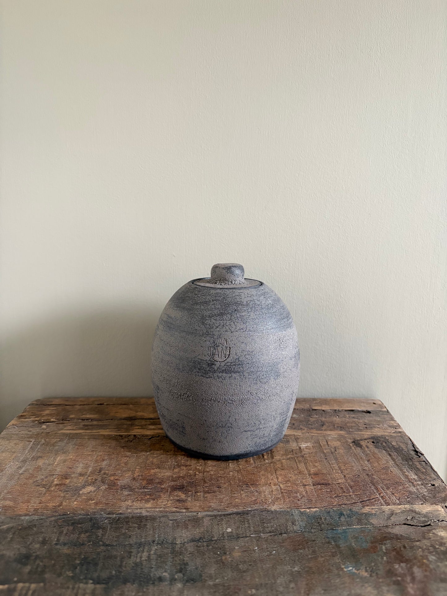 Pot grijs mat met deksel klein