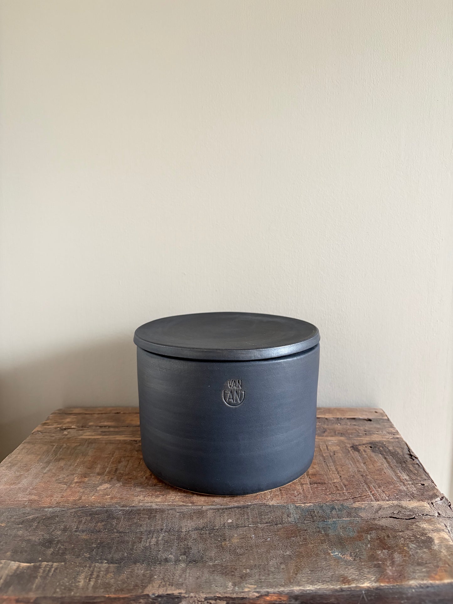 Pot zwart mat met deksel klein