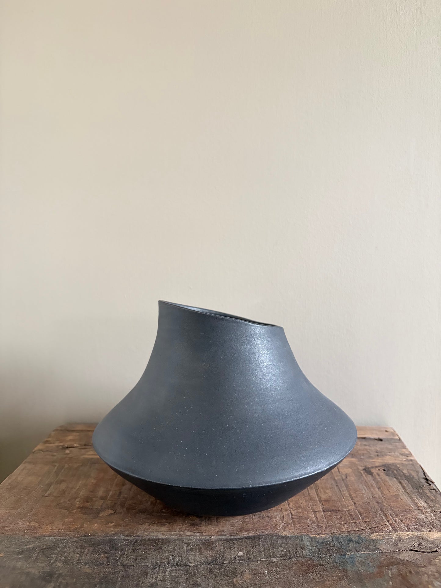 Vaas zwart mat groot