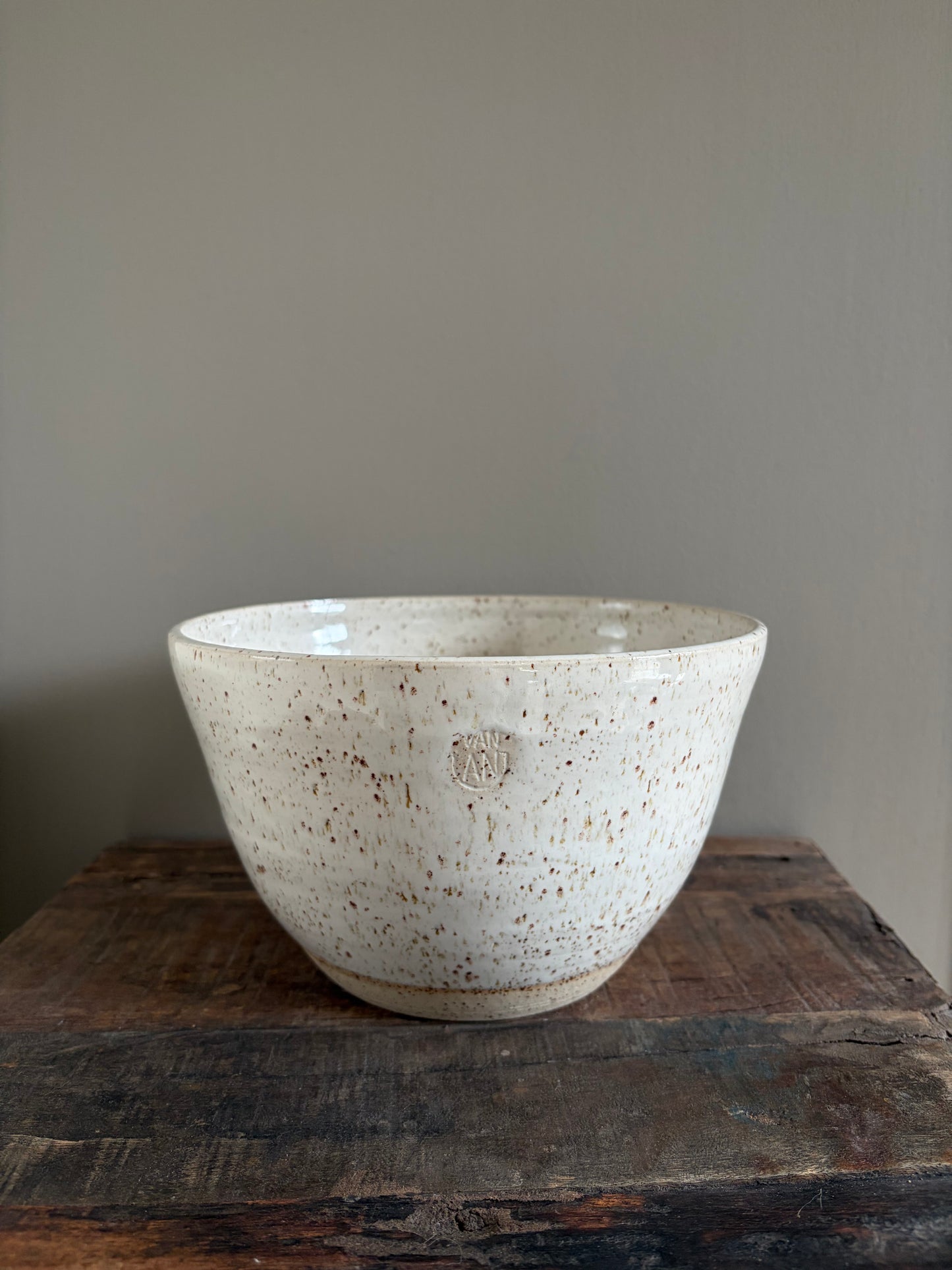 Kom spikkelklei met spikkelglazuur