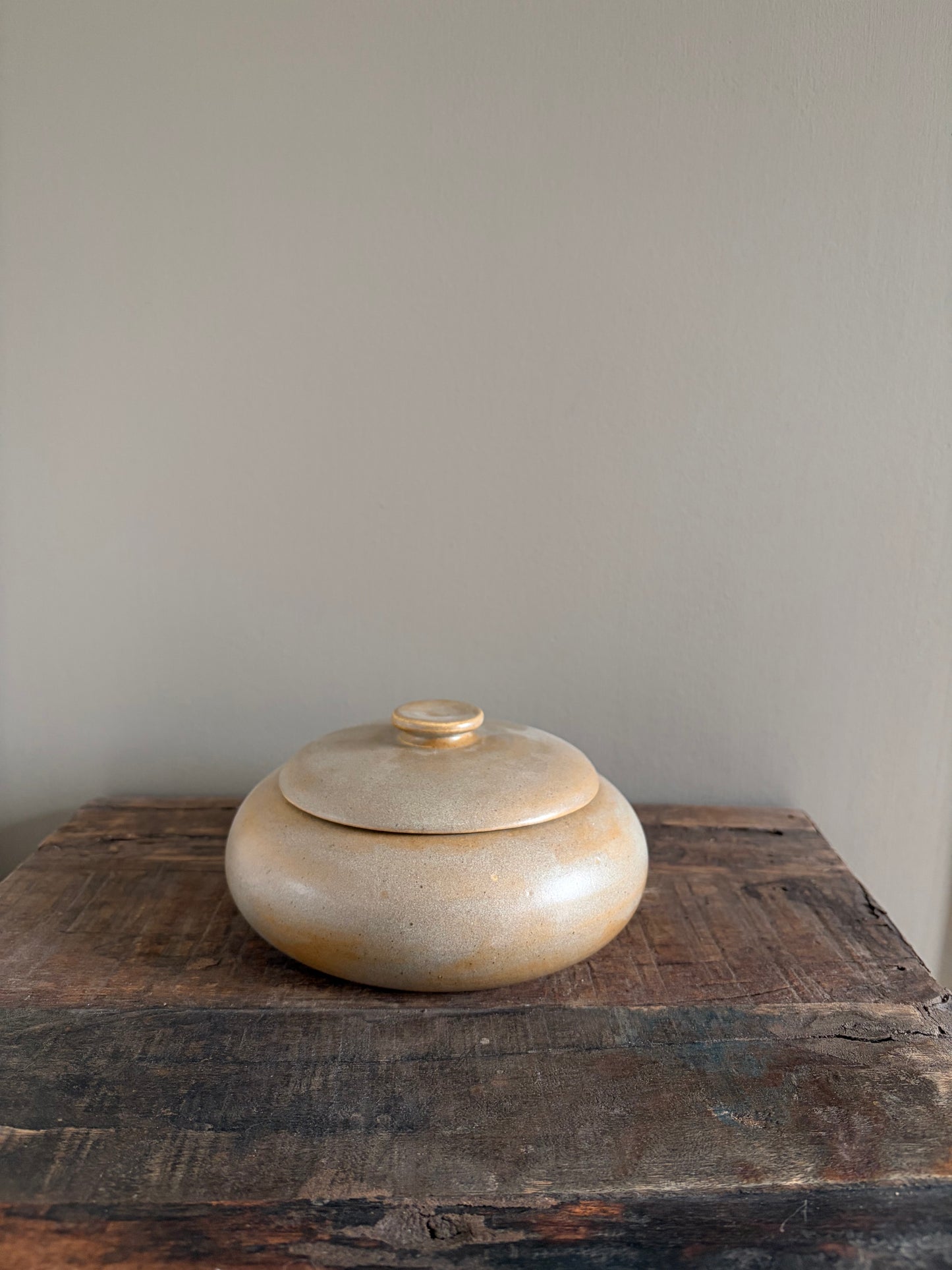 Pot taupe met deksel klein