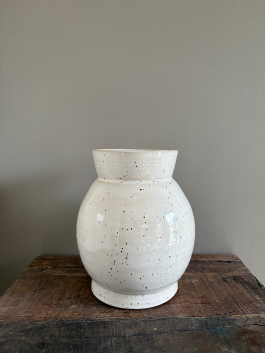 Vaas spikkelglazuur wit