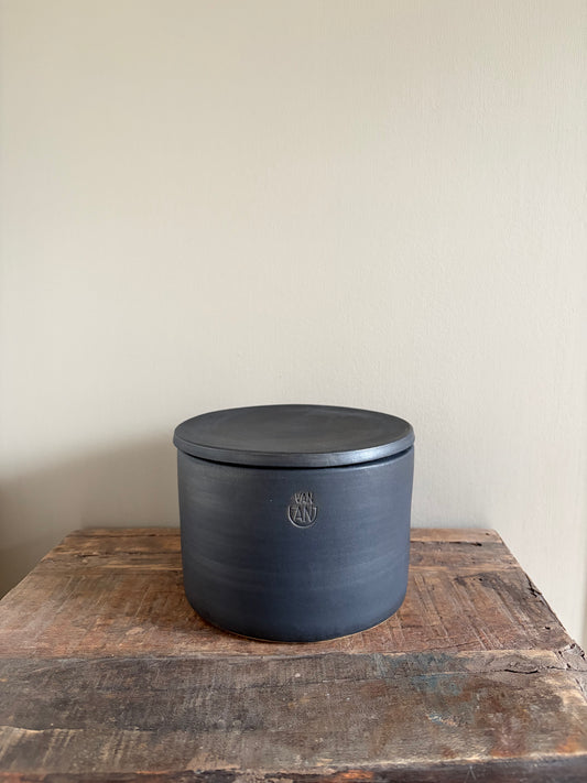 Pot zwart mat met deksel klein