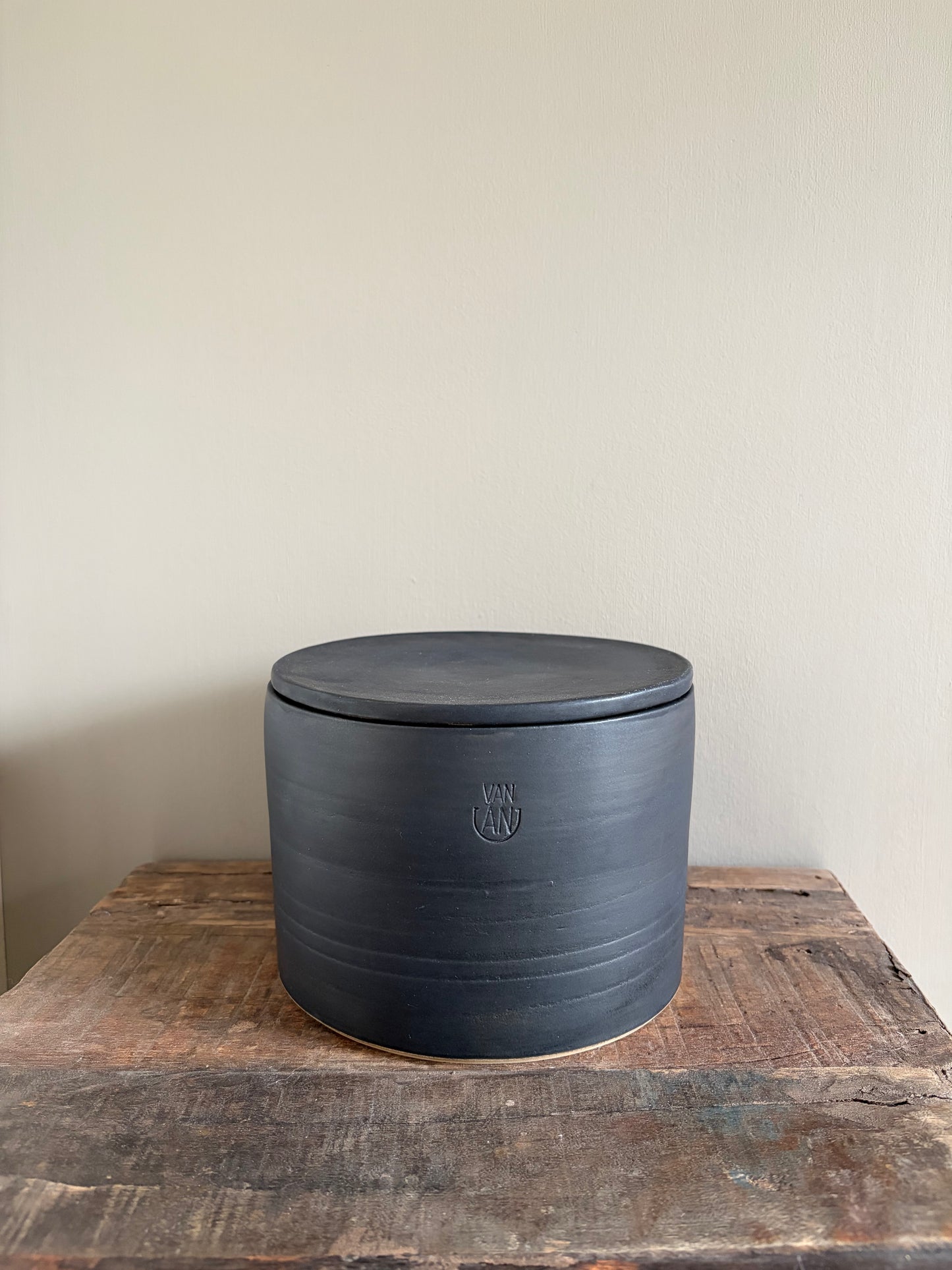 Pot zwart mat met deksel groot