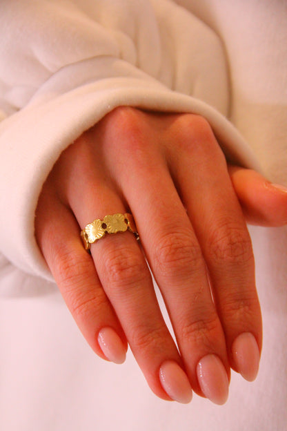 Textured Clover Ring Gold