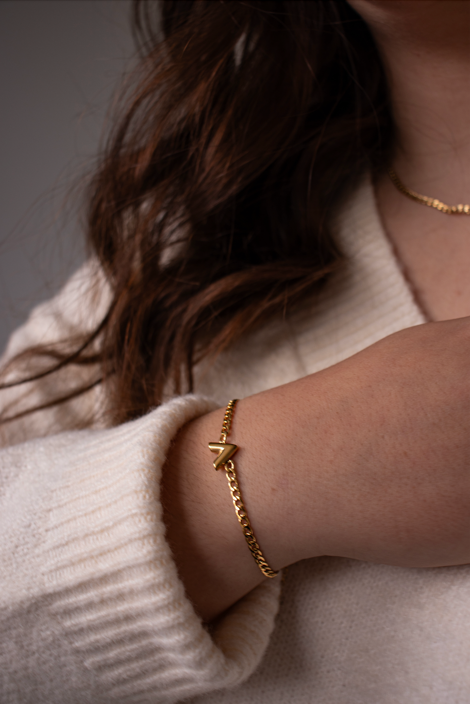 V- Bracelet Gold